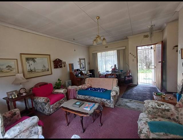 3 BEDROOM HOUSE FOR SALE IN DERSLEY